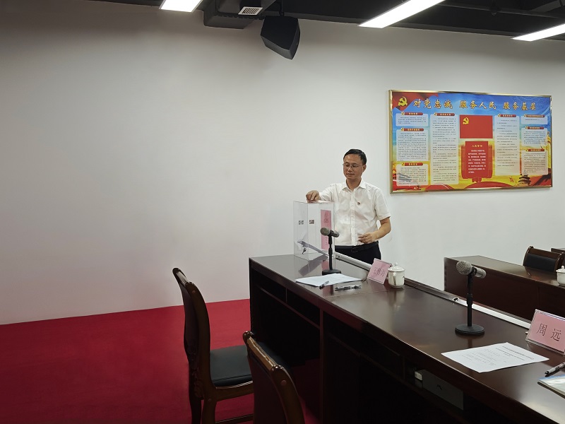 1751536079671726.jpg 周遠(yuǎn)同志帶頭捐款.jpg